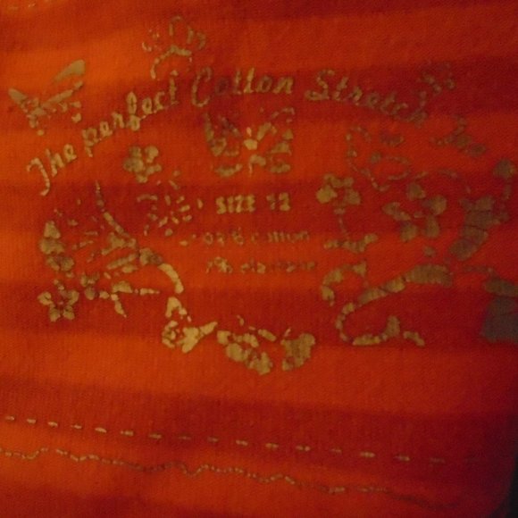 3/$20 Woolworths short sleeve v-neck top - Picture 3 of 6